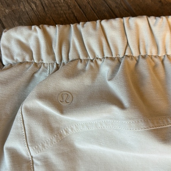 Lululemon Size 27 Light Utilitech Cargo Pocket High-Rise Pant Natural Ivory - Picture 7 of 7
